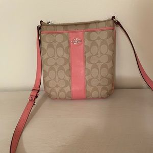 Crossbody coach used but great condition.
